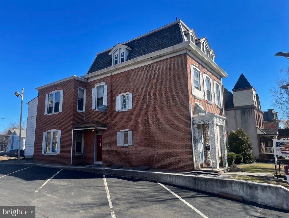535 E HIGH Street – photo 2