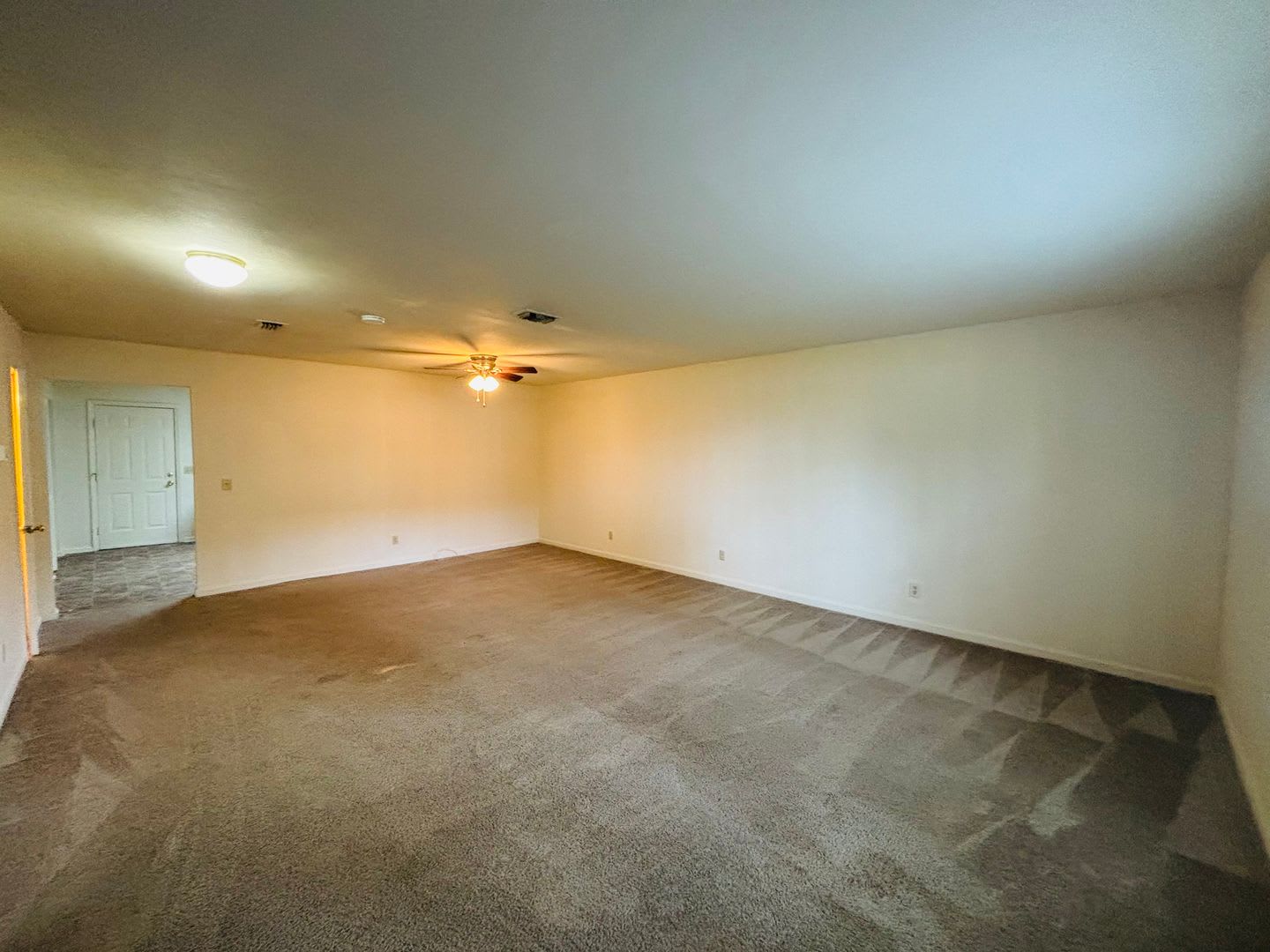 4 Bedroom 2.5 Bath Townhouse – photo 5