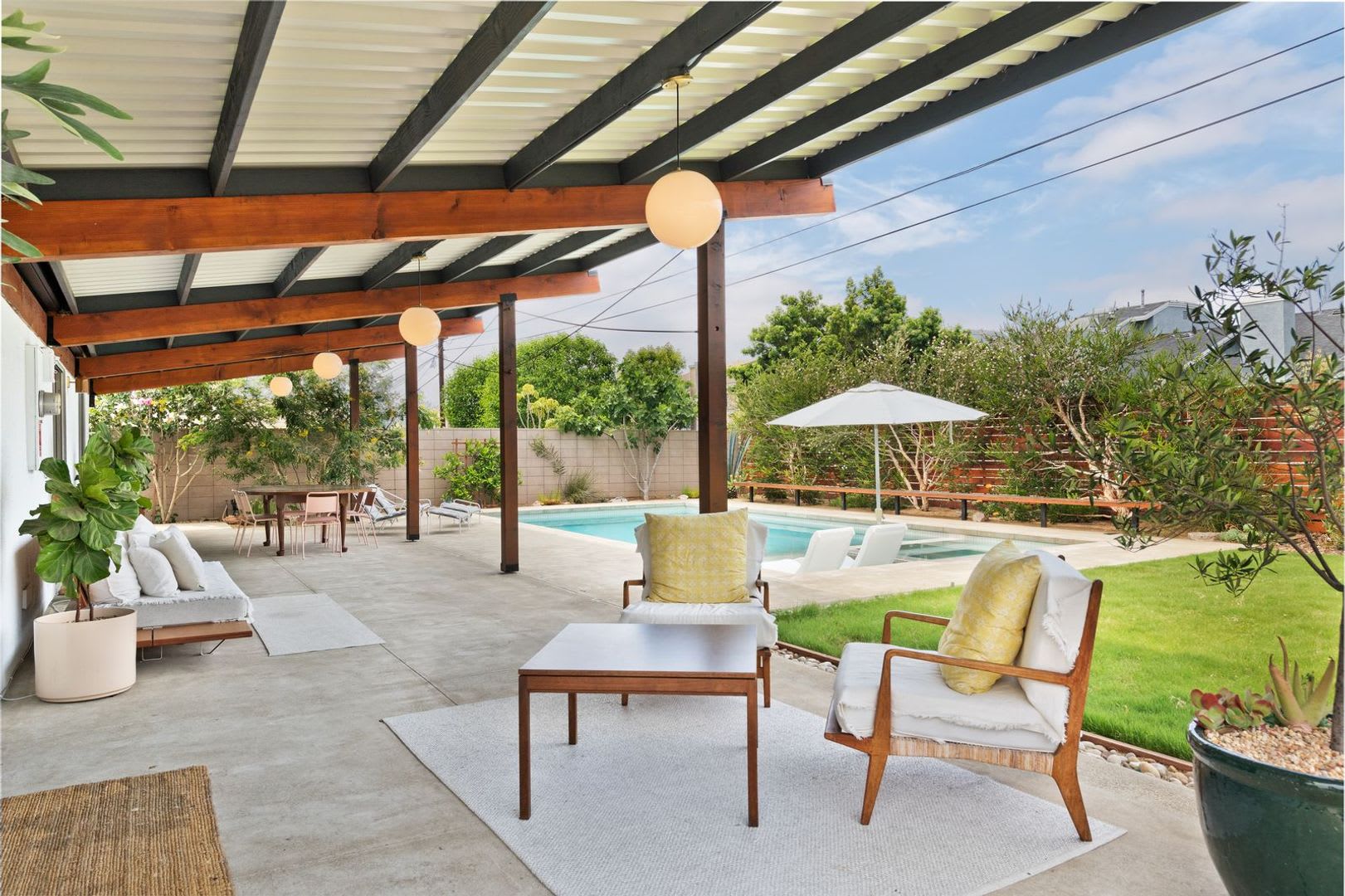 A Fully Furnished Modern Portfolio Home with a Large Backyard Oasis & 3 Comfortable Bedrooms! – photo 2