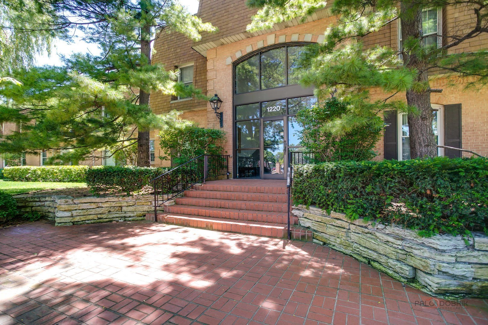 1220 Park Avenue W – photo 3