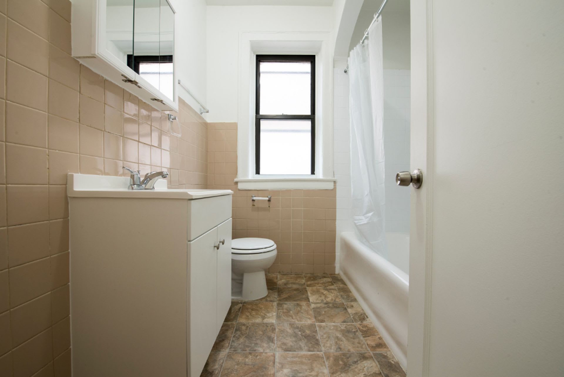 433 W Wellington Ave – photo 4