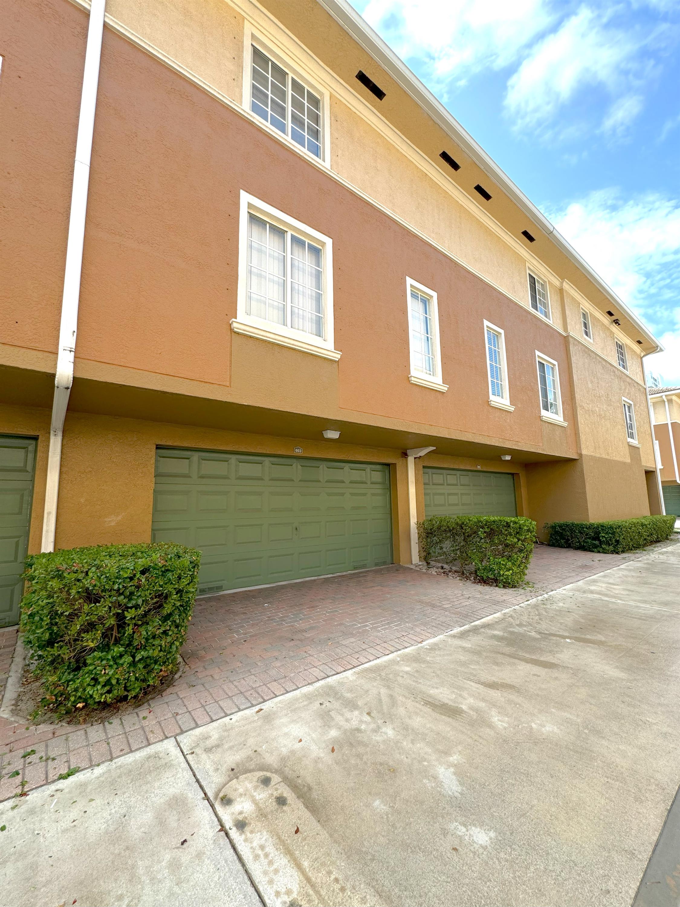 2831 Northeast 185Th Street 1Unit 603 – photo 1