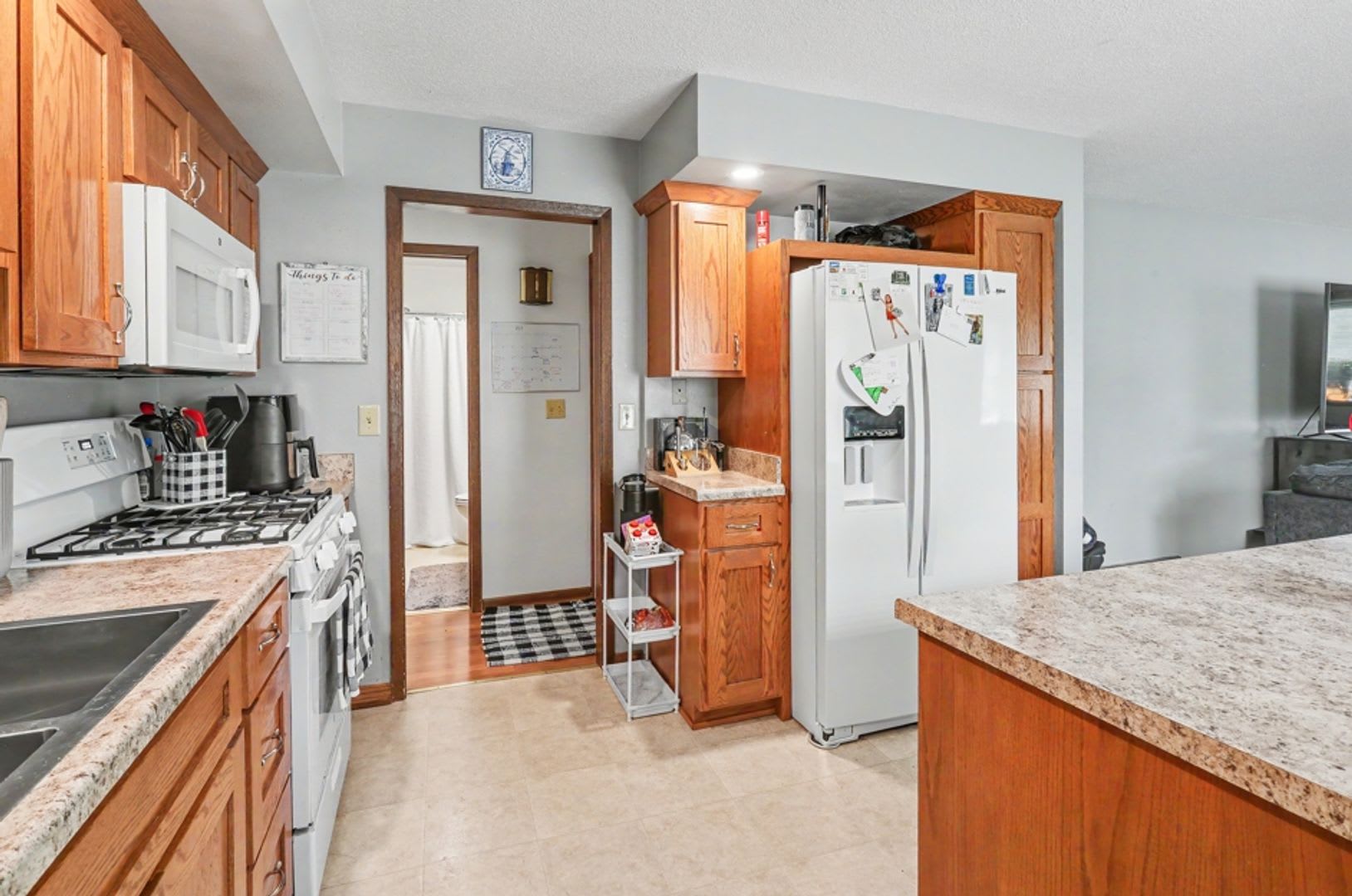 Rent: Cute 3 Bedroom Home – photo 4
