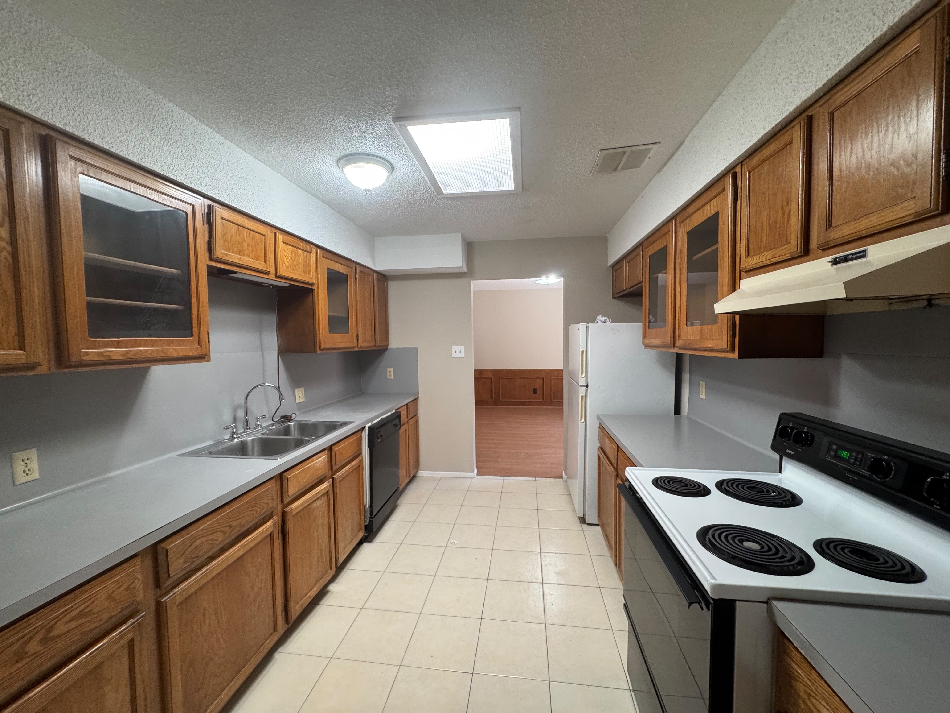 900 E Dallas Ave – photo 2