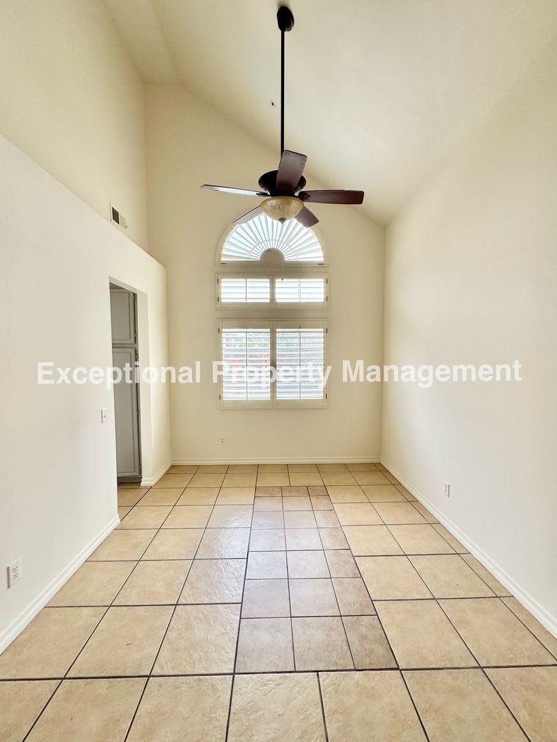 Ready to move in 4 bedroom 3 bath home with a pool – photo 4