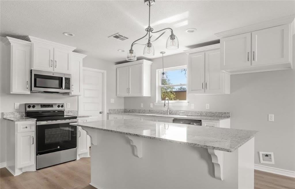 211 N Gladys Street – photo 4