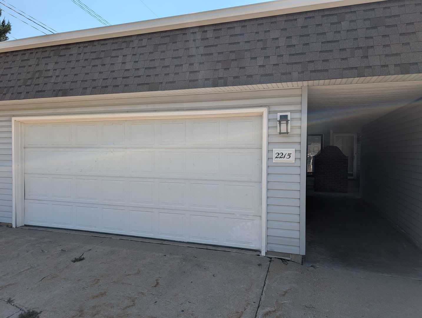 Fully Updated 3 Bedroom 3 Bath Townhouse with 2 Stall Attatched Garage – photo 1