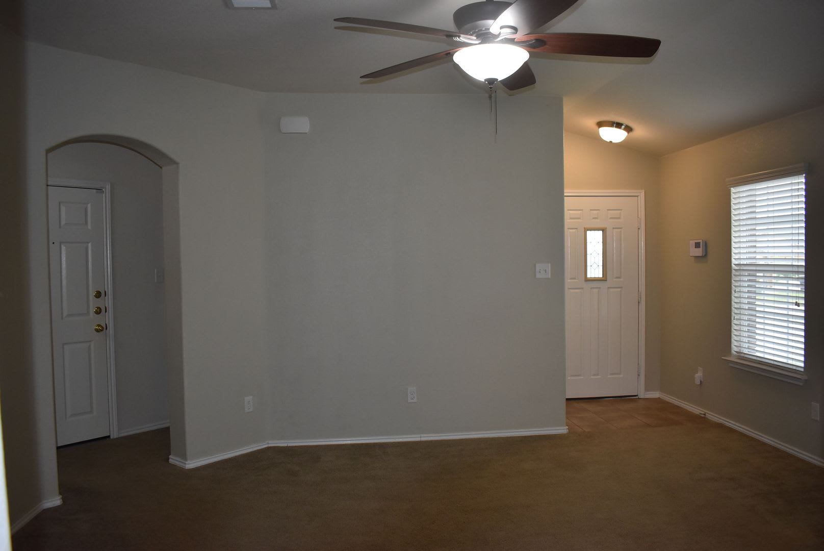 Charming 3 BR on Corner Lot! – photo 4