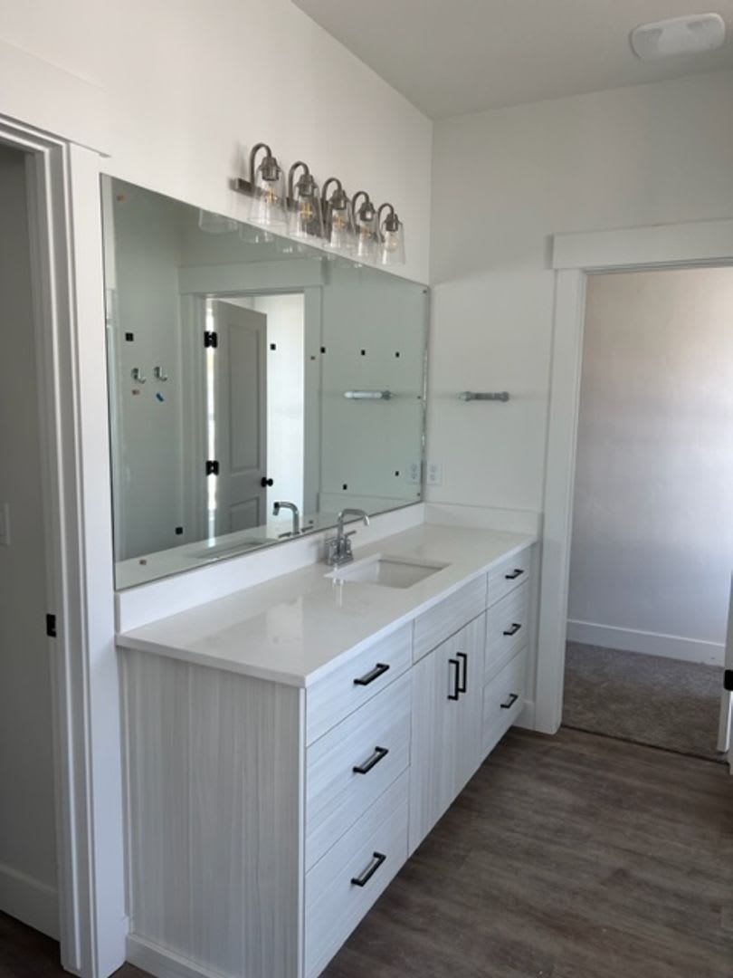 Half Off First Months Rent Beautiful Townhome With 2 Car Garage Central Air Pickleball Court And Laundry Hookups – photo 5