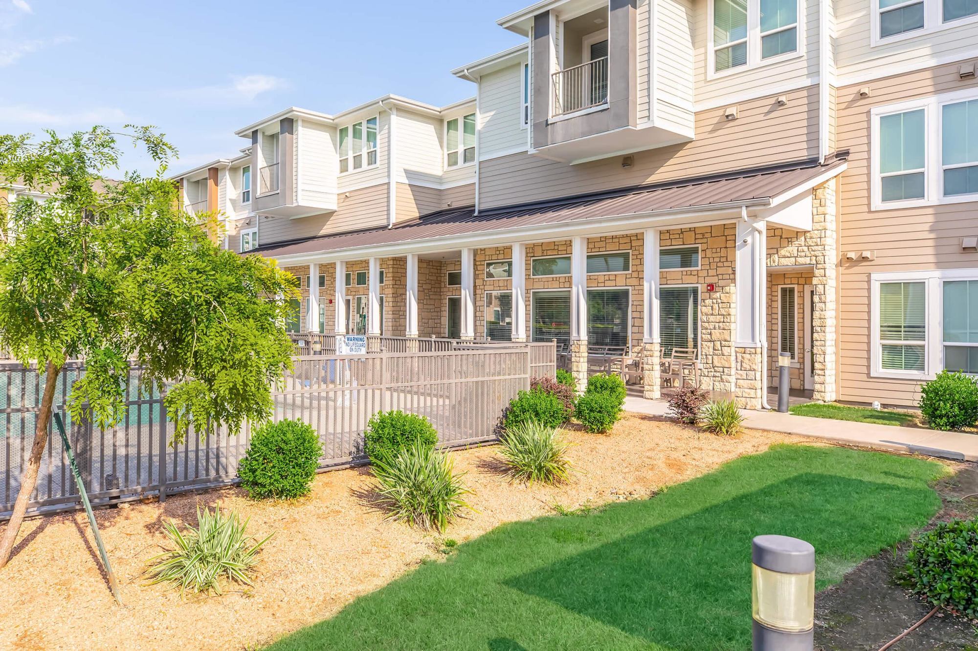 Green Oaks Apartments – photo 4
