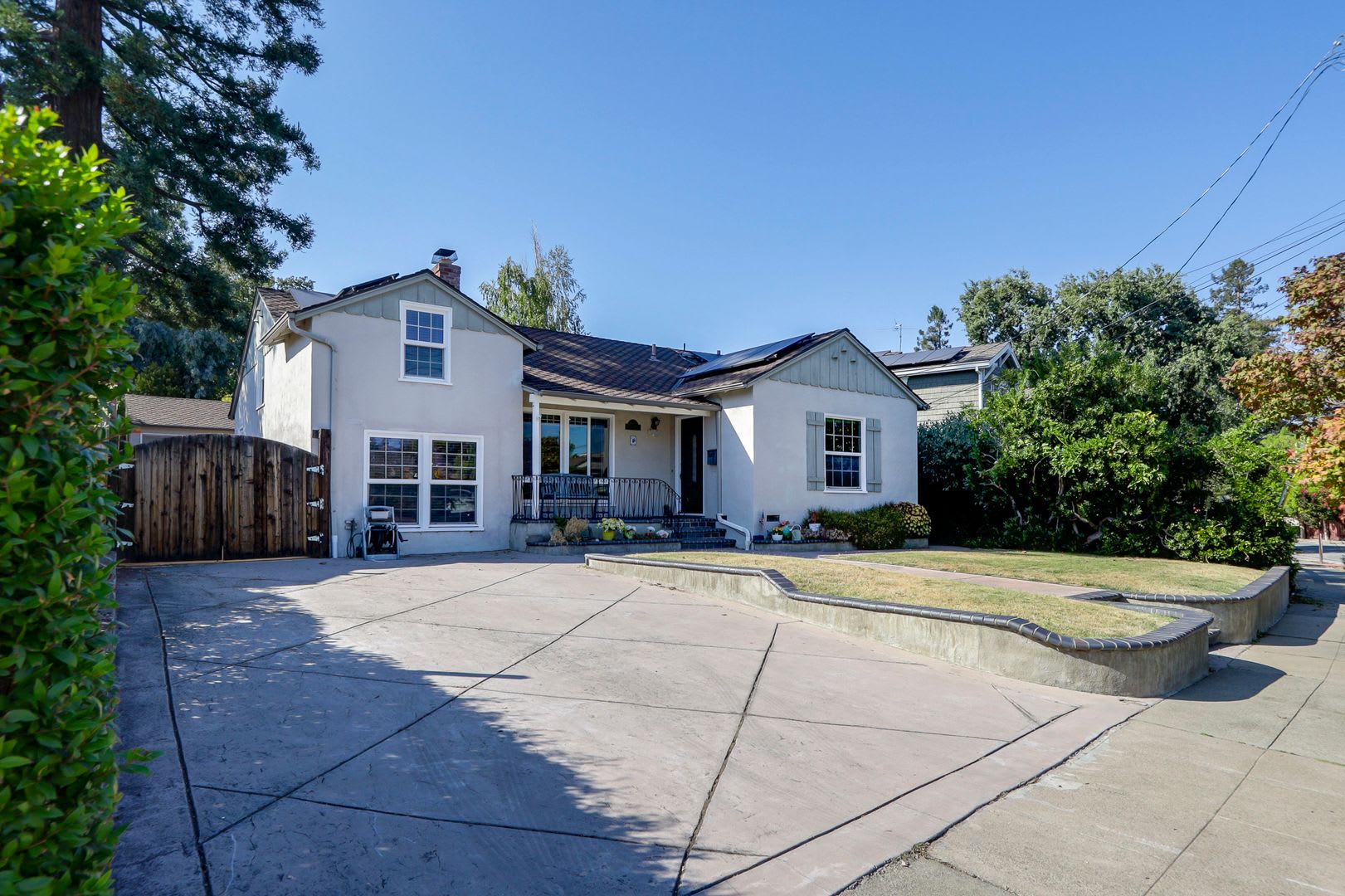 5BR/3BA Pet-Friendly Entire Property with Separate Guest House – photo 3