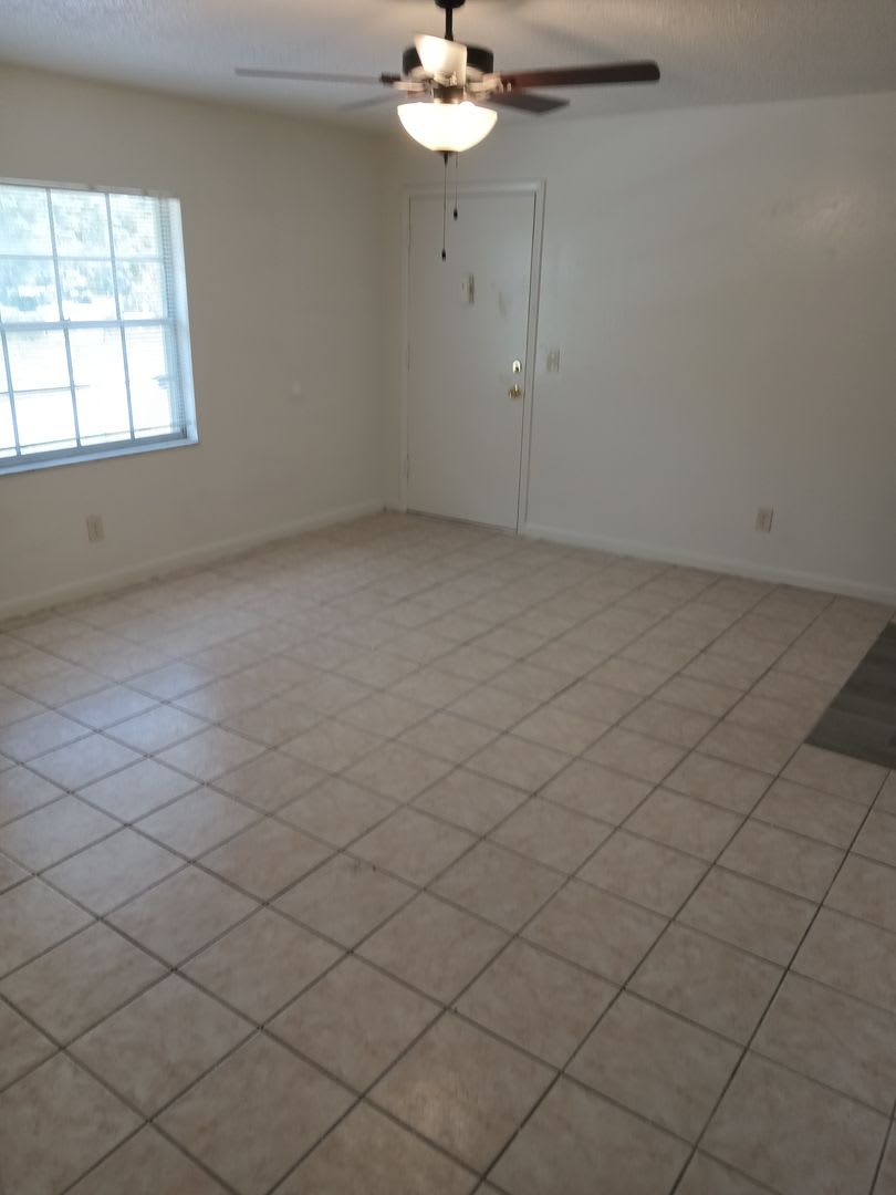 2 Bedroom, 1 Bathroom Condo For Rent at 1633 W. Oak Ridge Road, Orlando FL 32809 – photo 2