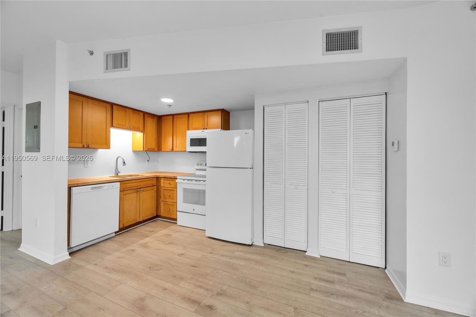 2630 Southwest 28Th Street – photo 5