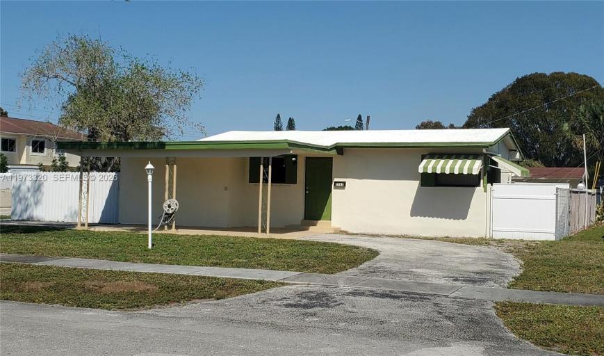 7791 NW 39th St – photo 1