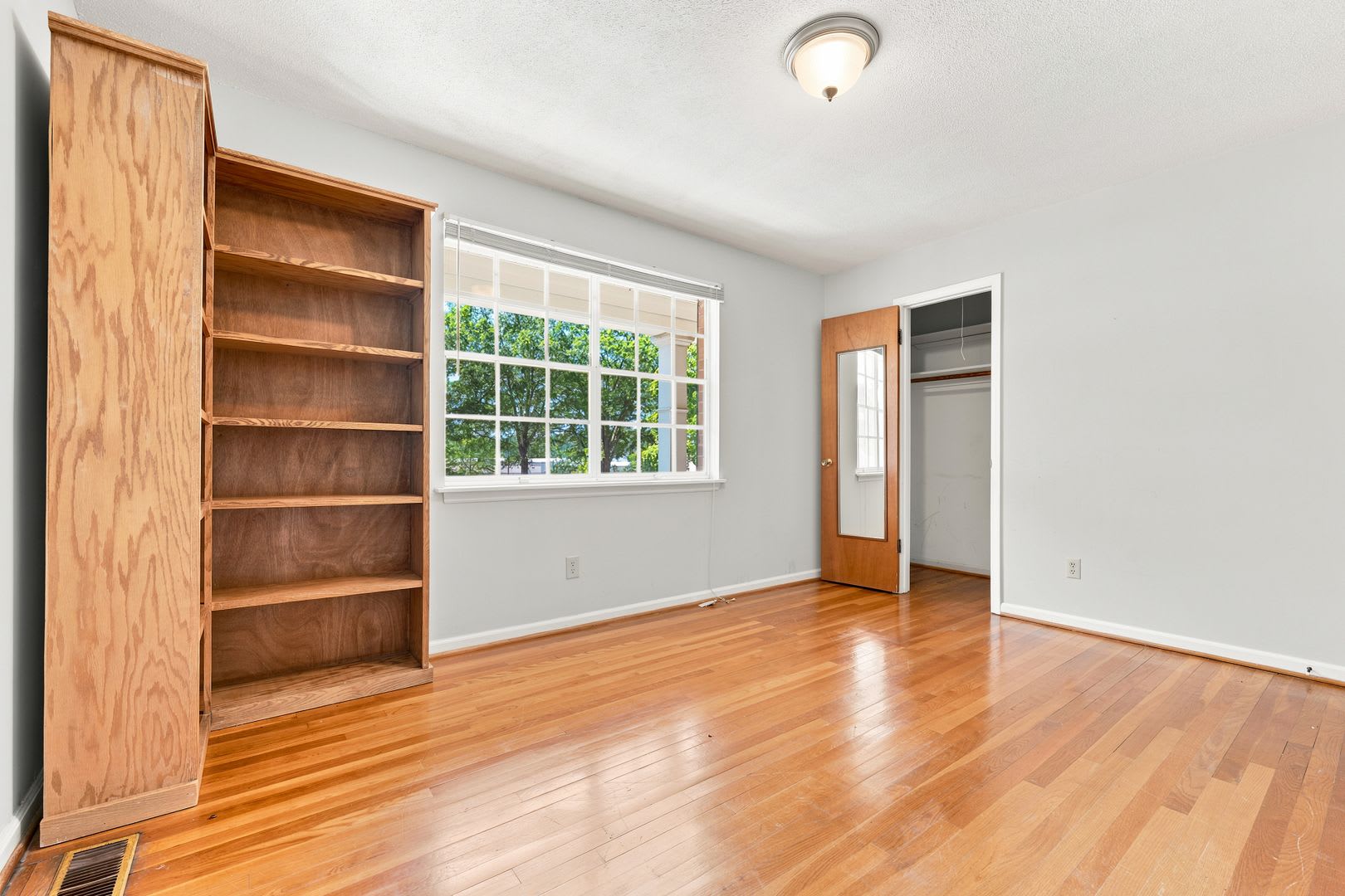 Unbeatable Chapel Hill Location — Across from University Mall, Bus Line, Minutes to UNC – photo 2