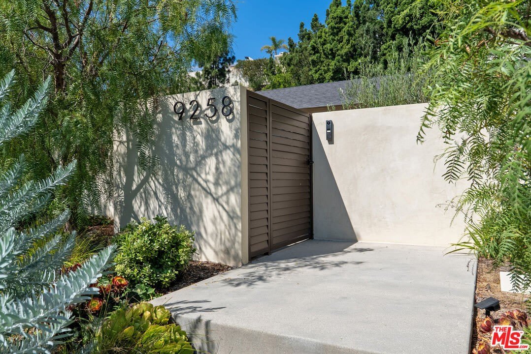 9258 Swallow Dr – photo 2