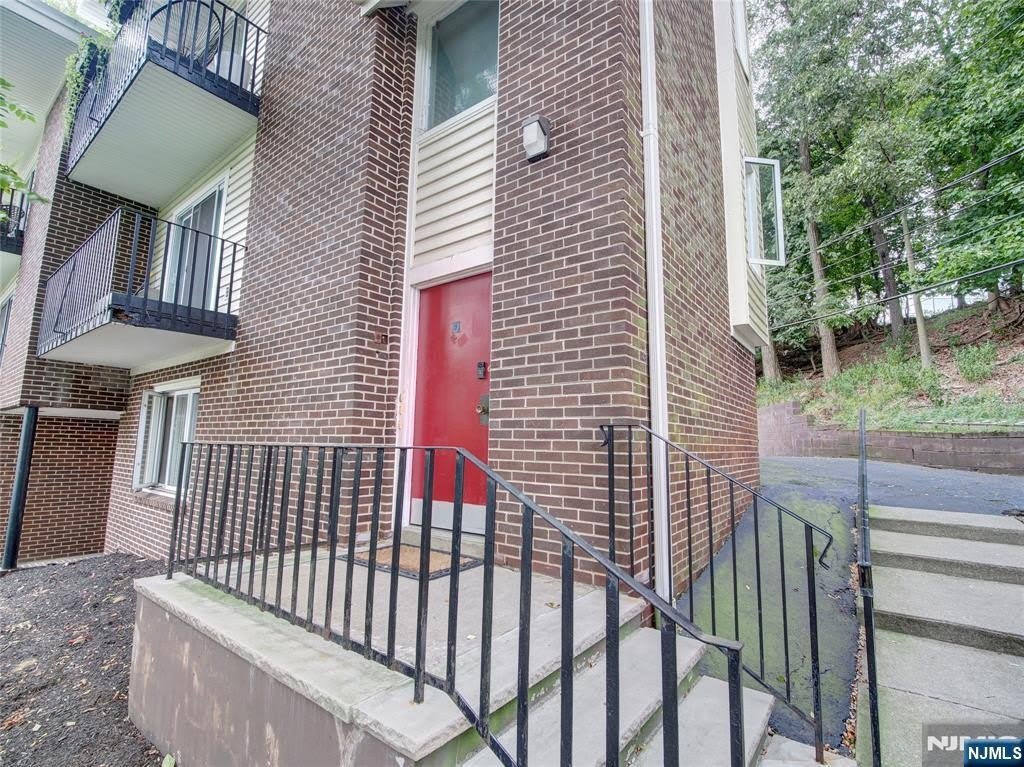 850 Bloomfield Avenue – photo 3