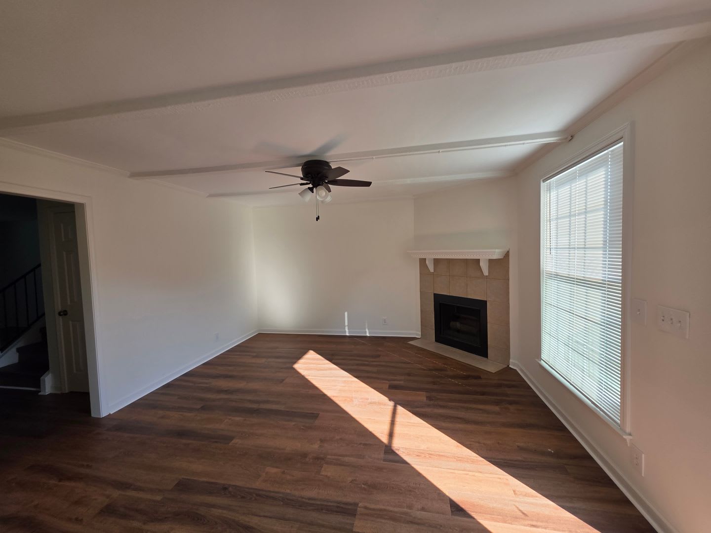 Beautiful Bellevue Townhome – photo 2