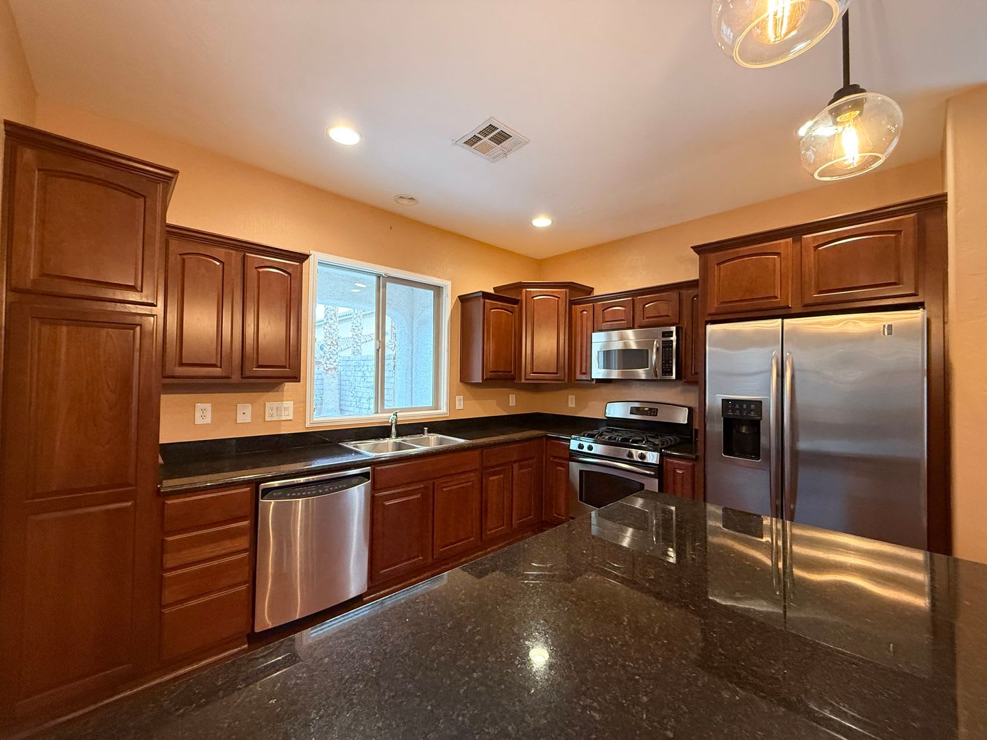 3/BD 2.5/BA Home in Gated Community with Stunning Features! – photo 4