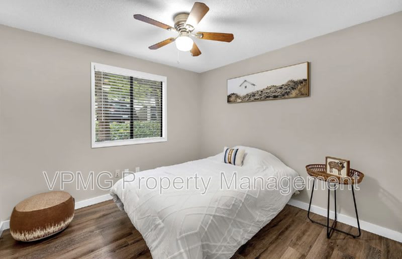 1504 NE 72nd St – photo 5