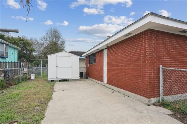 7551 OAK Street – photo 3