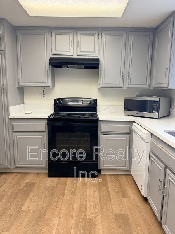 812 Plaza Flora – photo 2