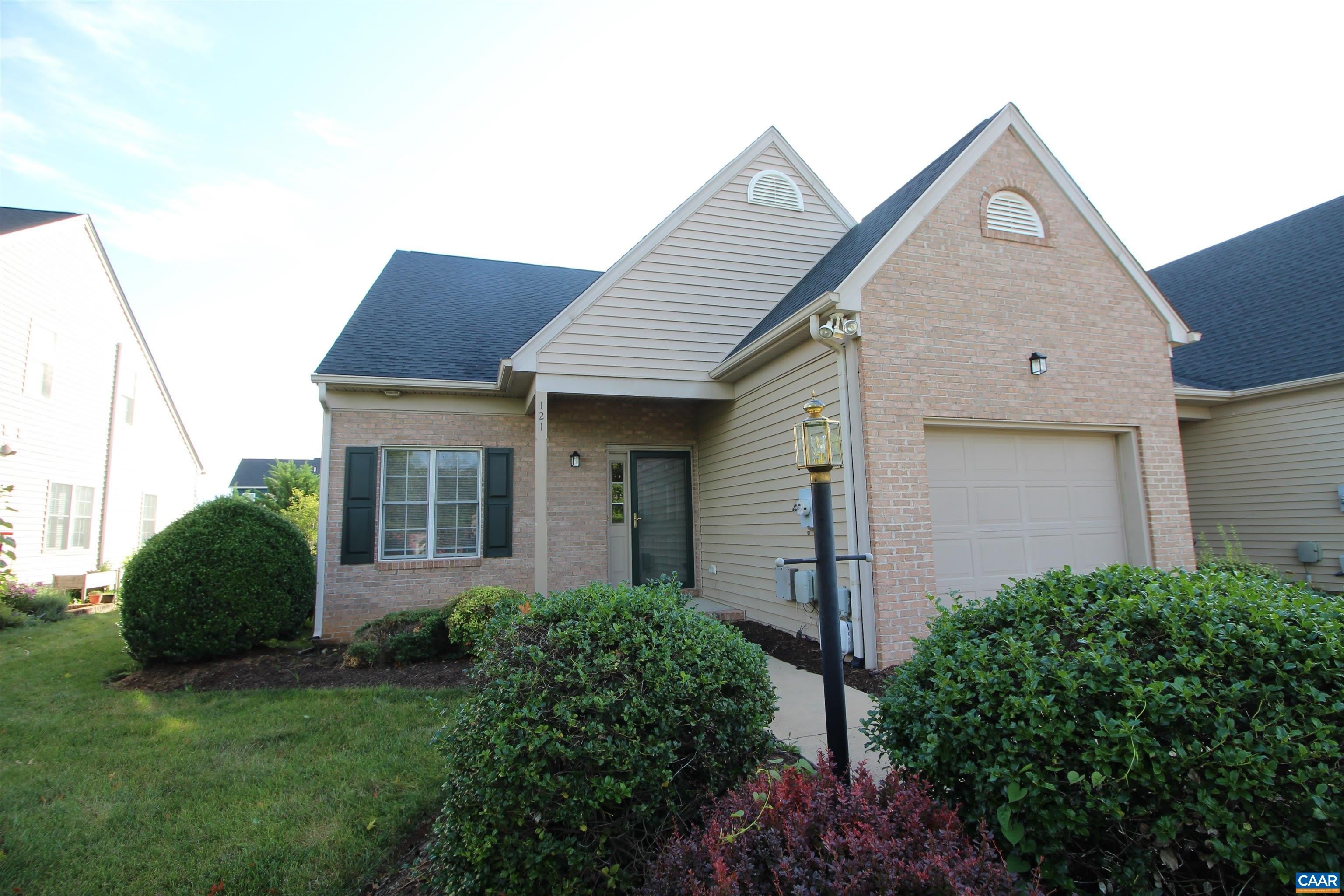 121 BRYANT DR – photo 1