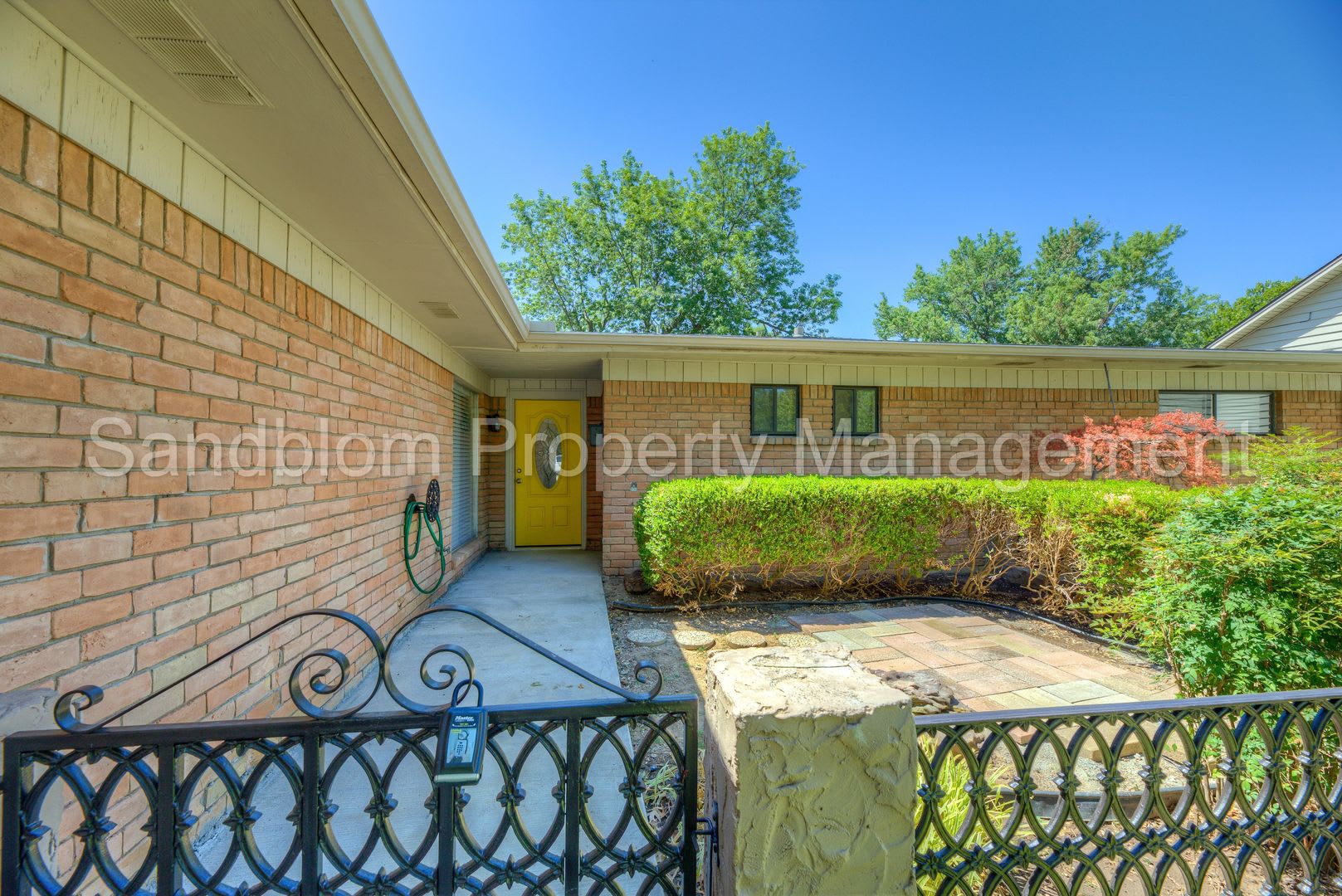 For Lease – photo 2