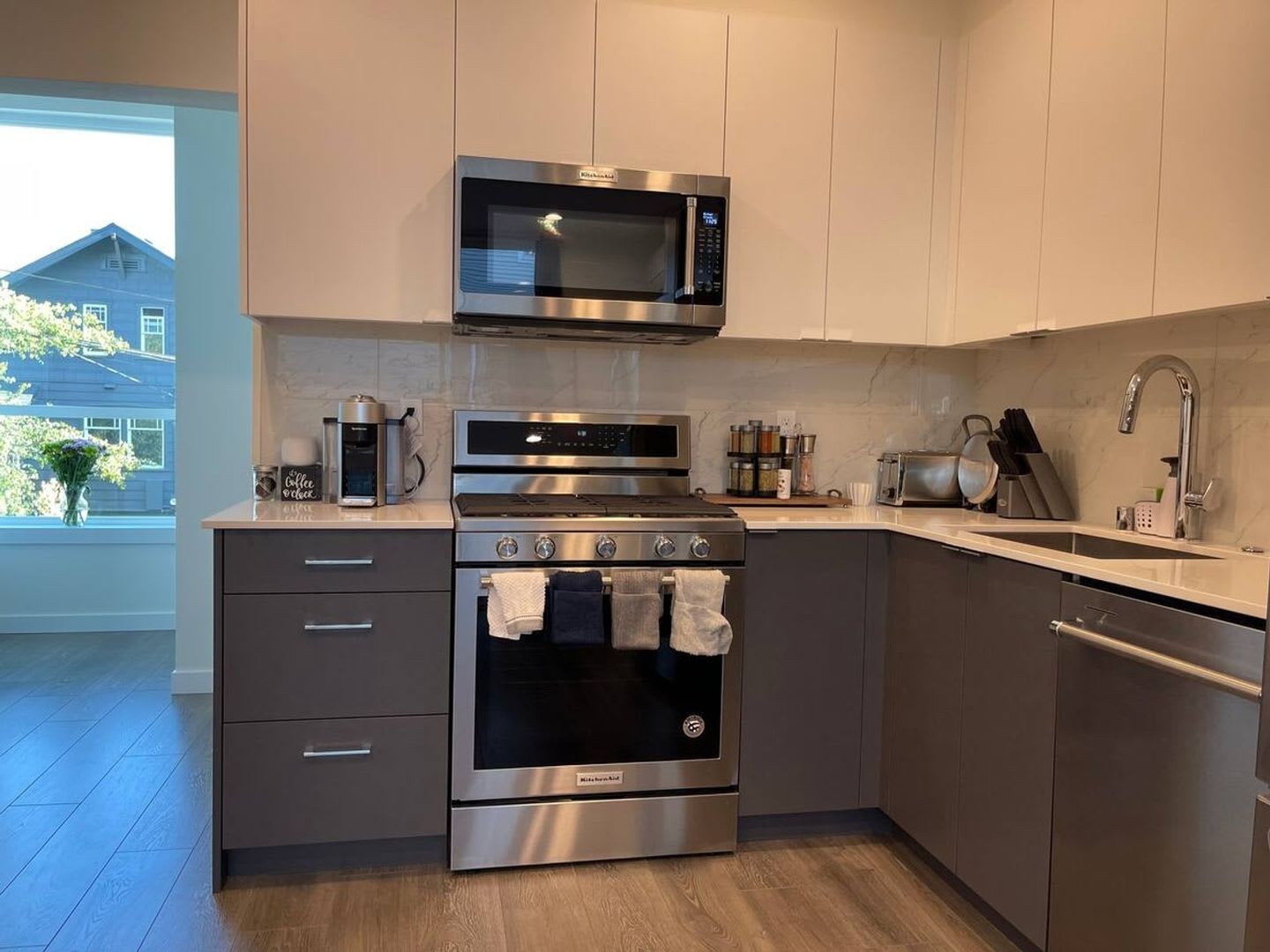Charming 3BR Townhome in Seattle – photo 2