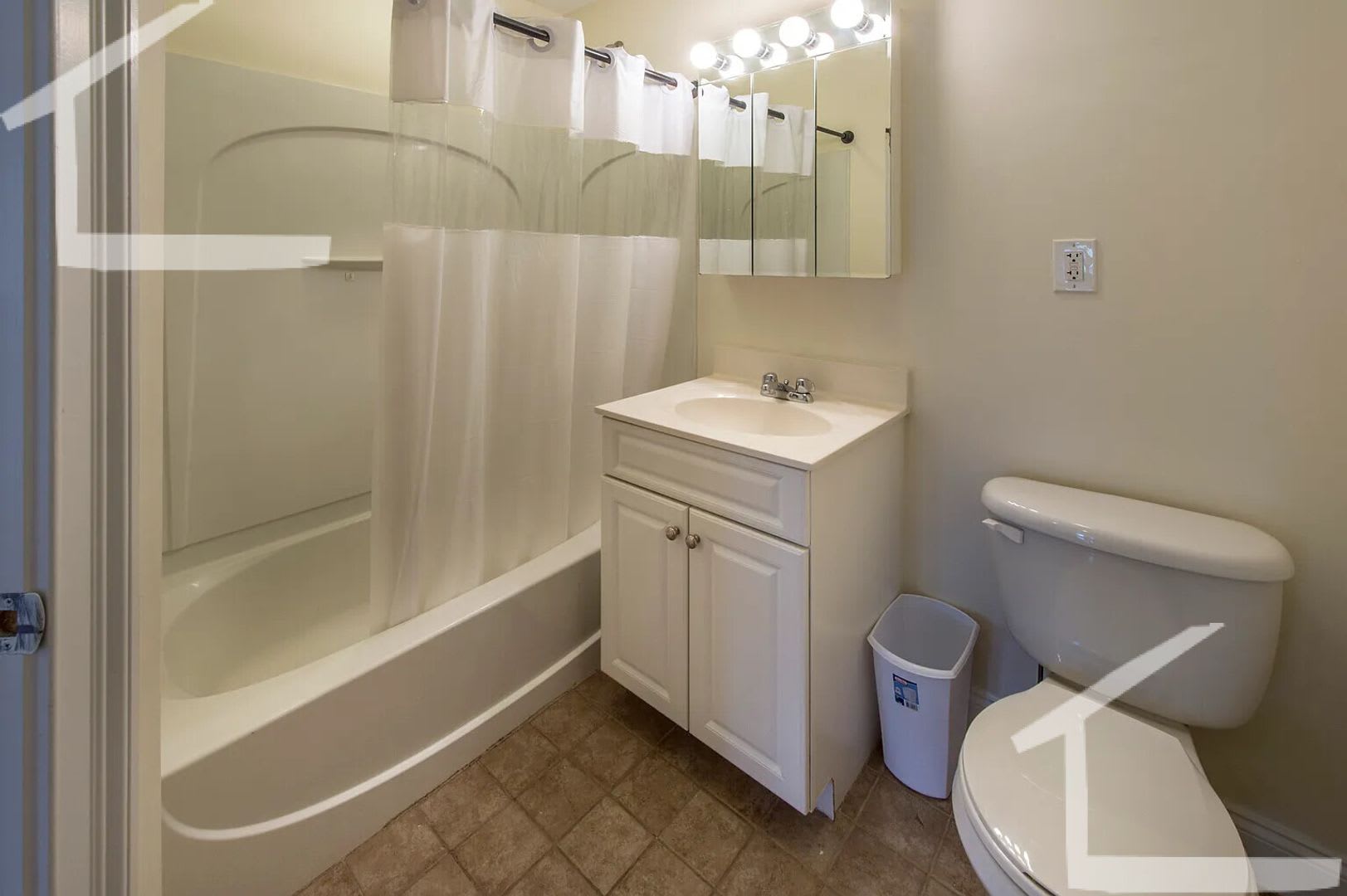 Nicely Priced, Spacious 2-bed/2-bath in Allston Avail for 9/1! – photo 4