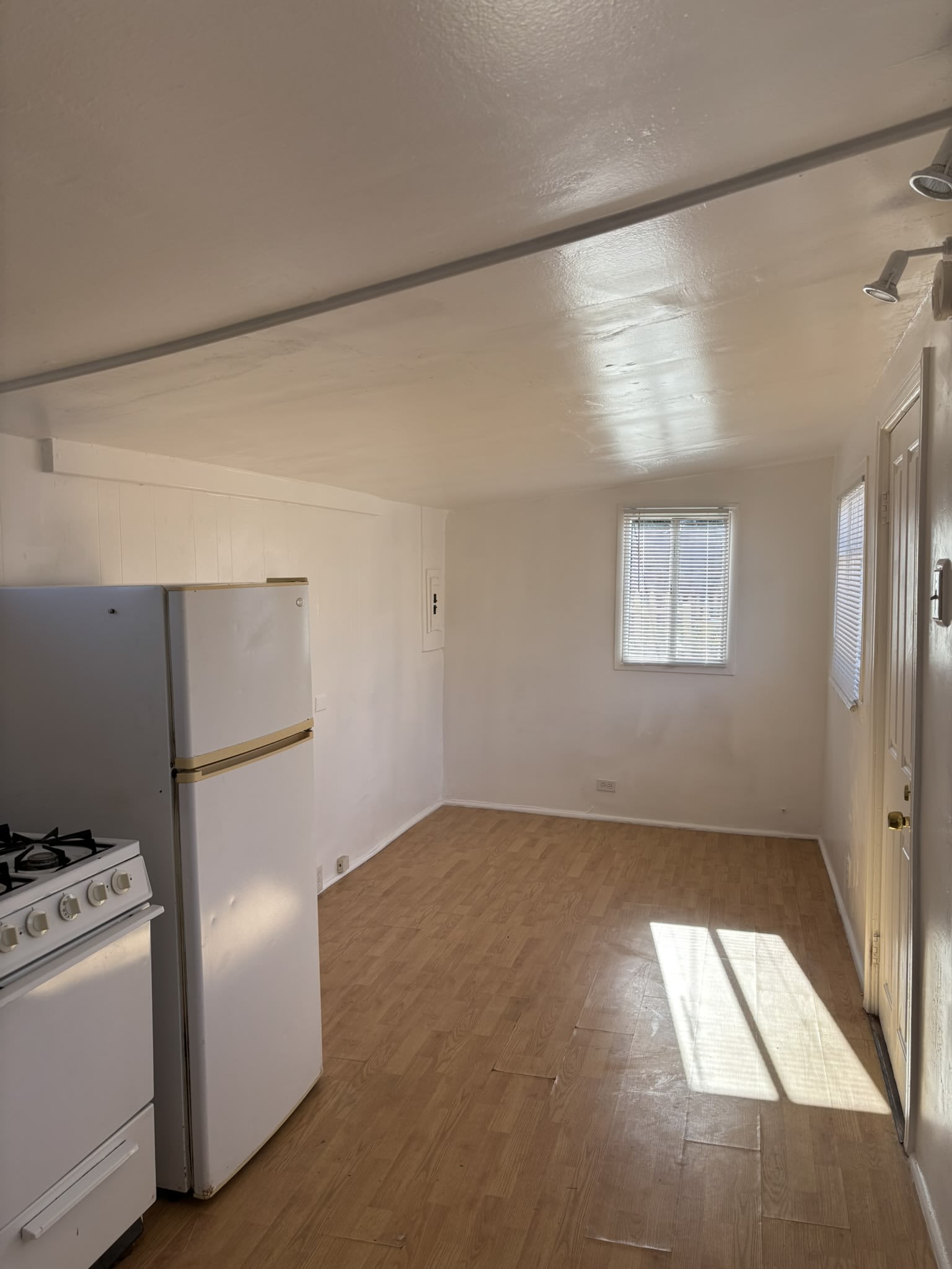 2041 Bacon St – photo 3