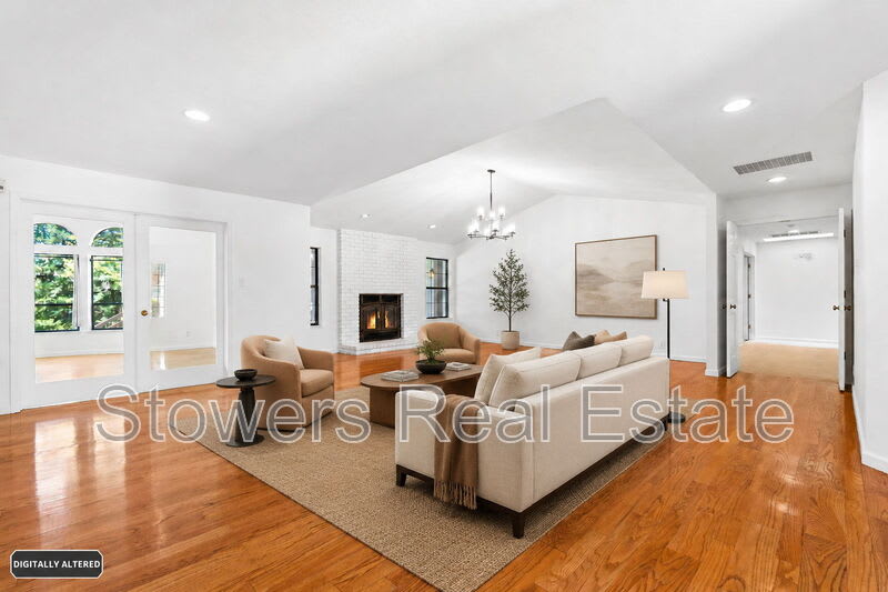 1121 Douglas Ct – photo 3
