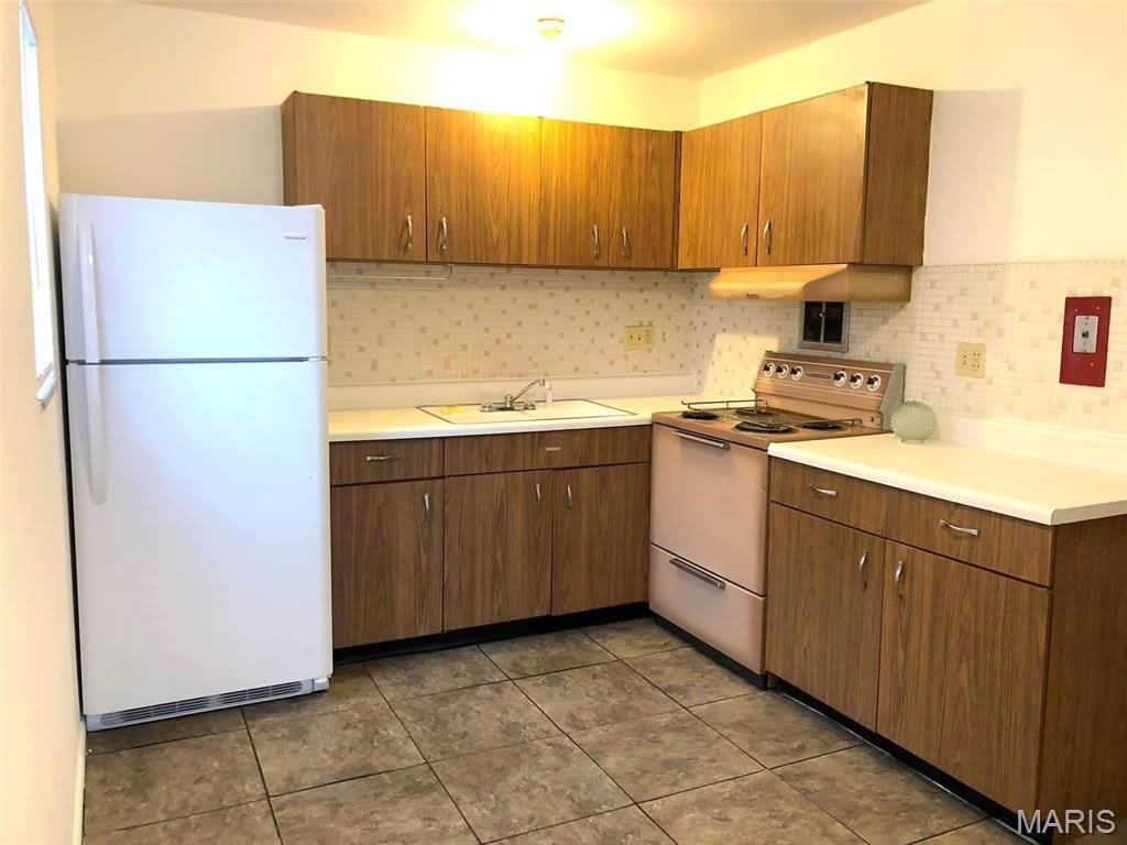 225 S CHURCH Street – photo 4
