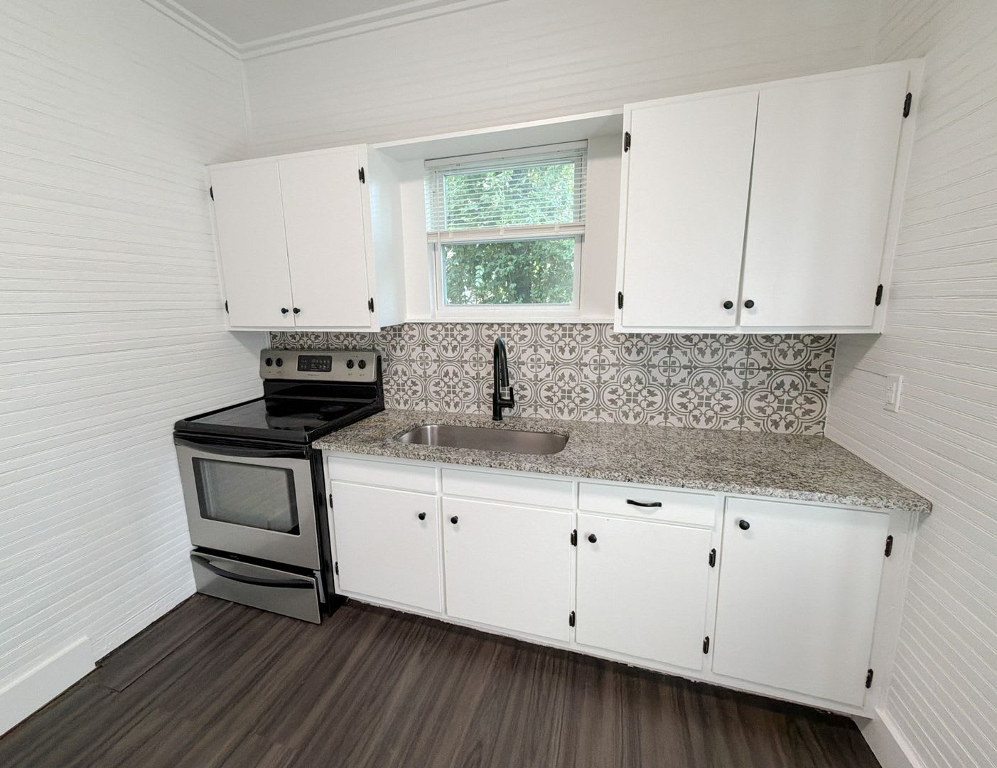 Historic Saint Elmo Charm with Modern Updates – 2 Bed, 2 Bath – photo 5