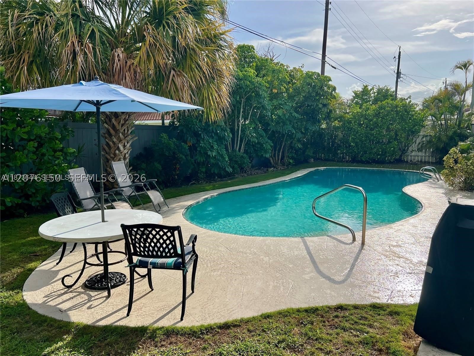 1241 Manor Dr – photo 2