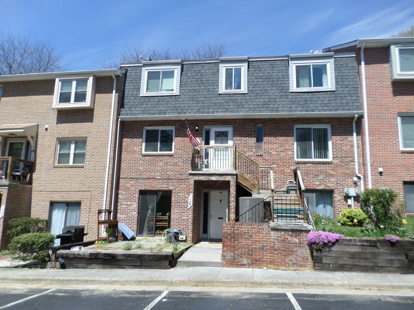 3 Bedroom 2 Bath Townhouse – photo 2