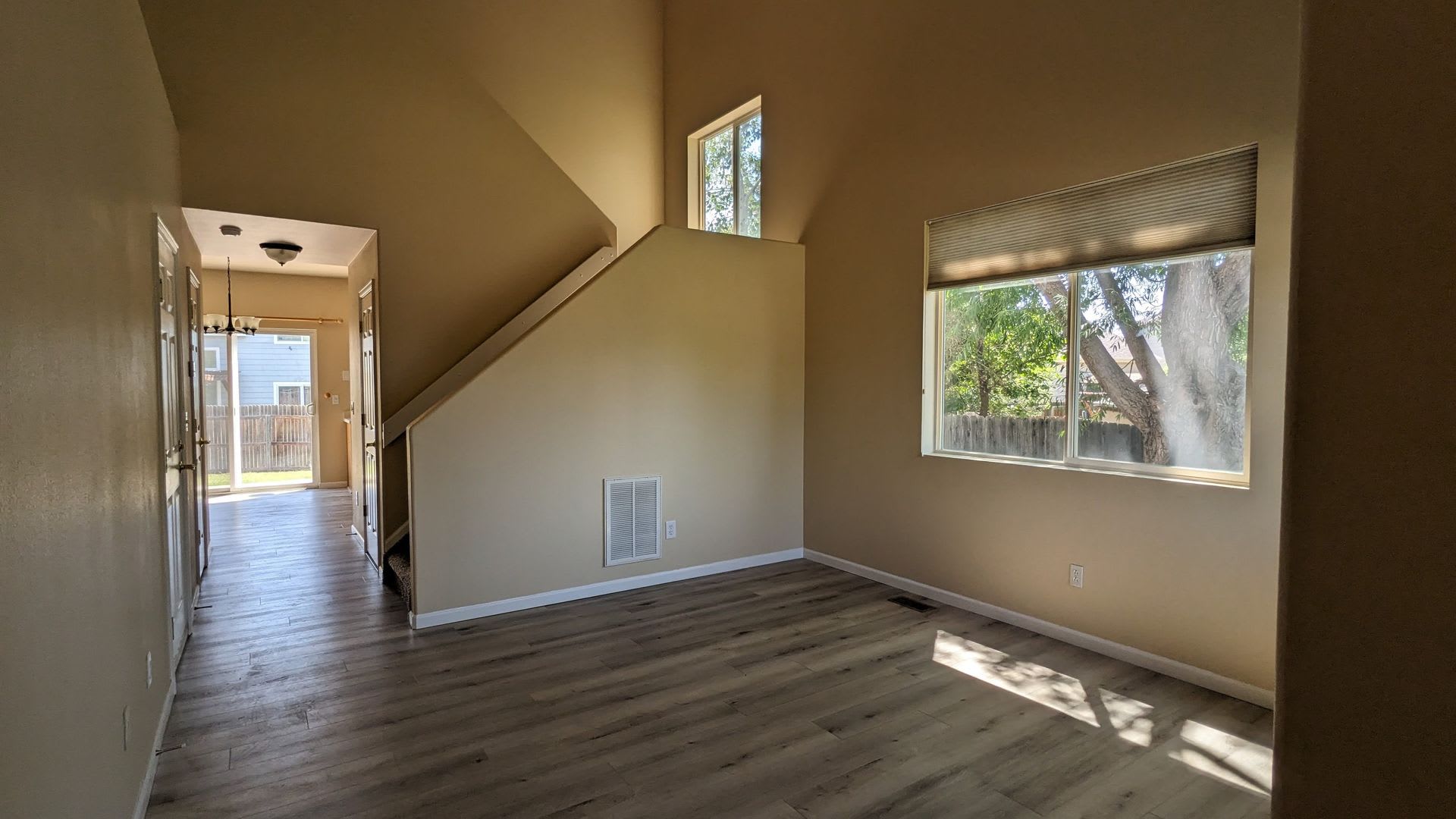 Bright 3-Bedroom Home on a Cul-de-Sac with Mountain Views – photo 3