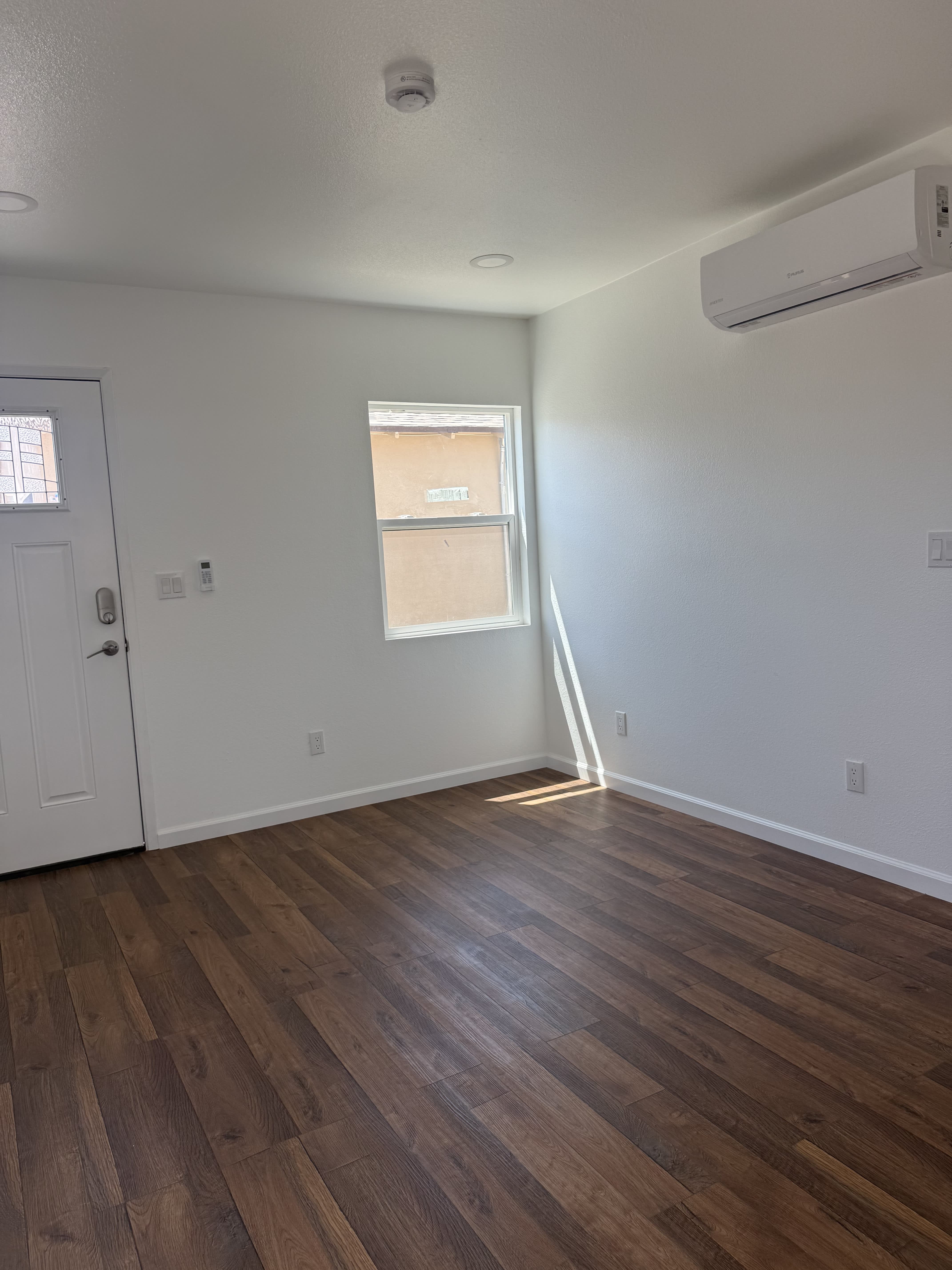 1527 Jasper Avenue – photo 5