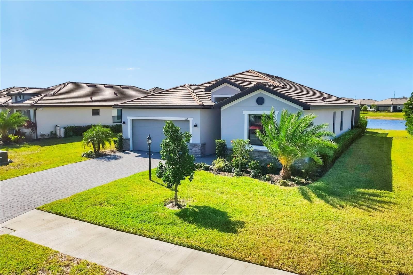 15716 BAREFOOT BEACH Drive – photo 2