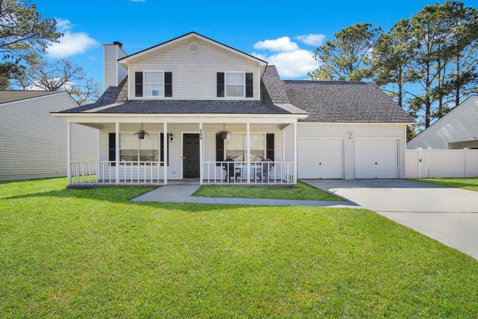 Charming Cape Cod Style Home With 4 Bedrooms In Savannah Ga – photo 1