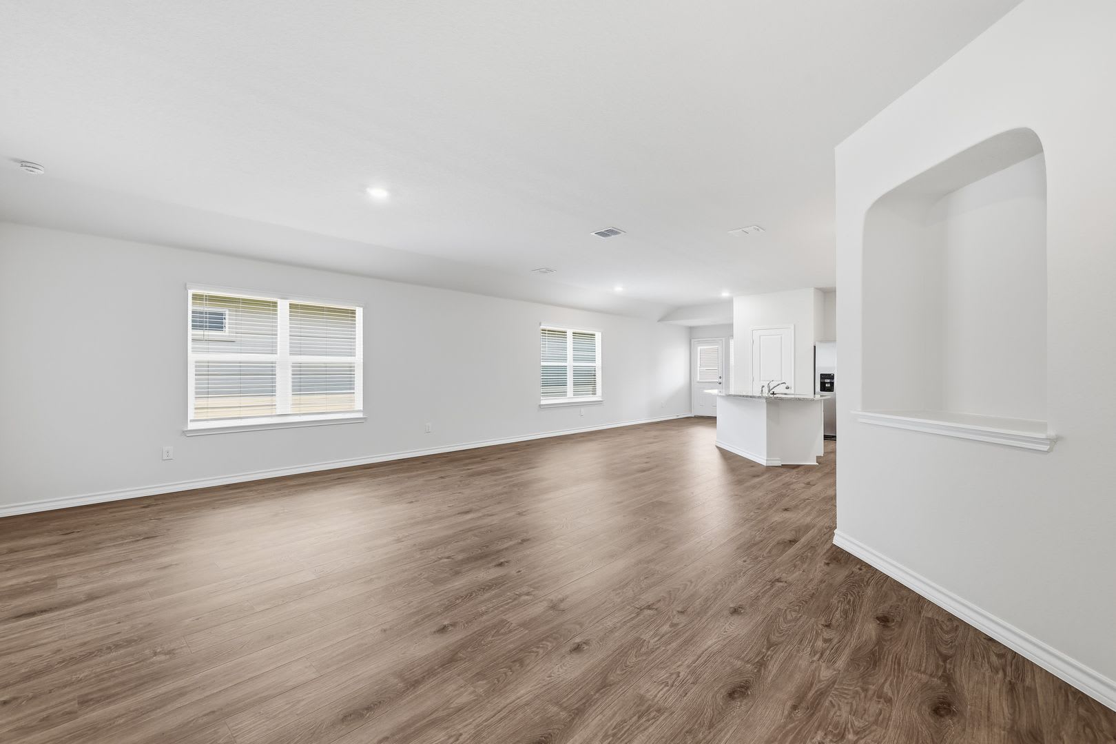 Beautiful Single Story Home In Laurel Vista – photo 4