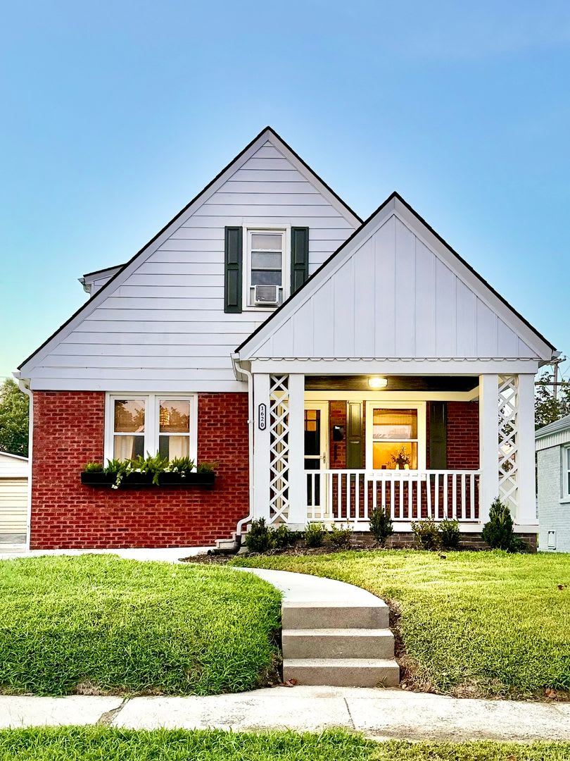 Available Now Furnished 4Br Home Steps From University Of Evansville Utilities Wi Fi Included – photo 1