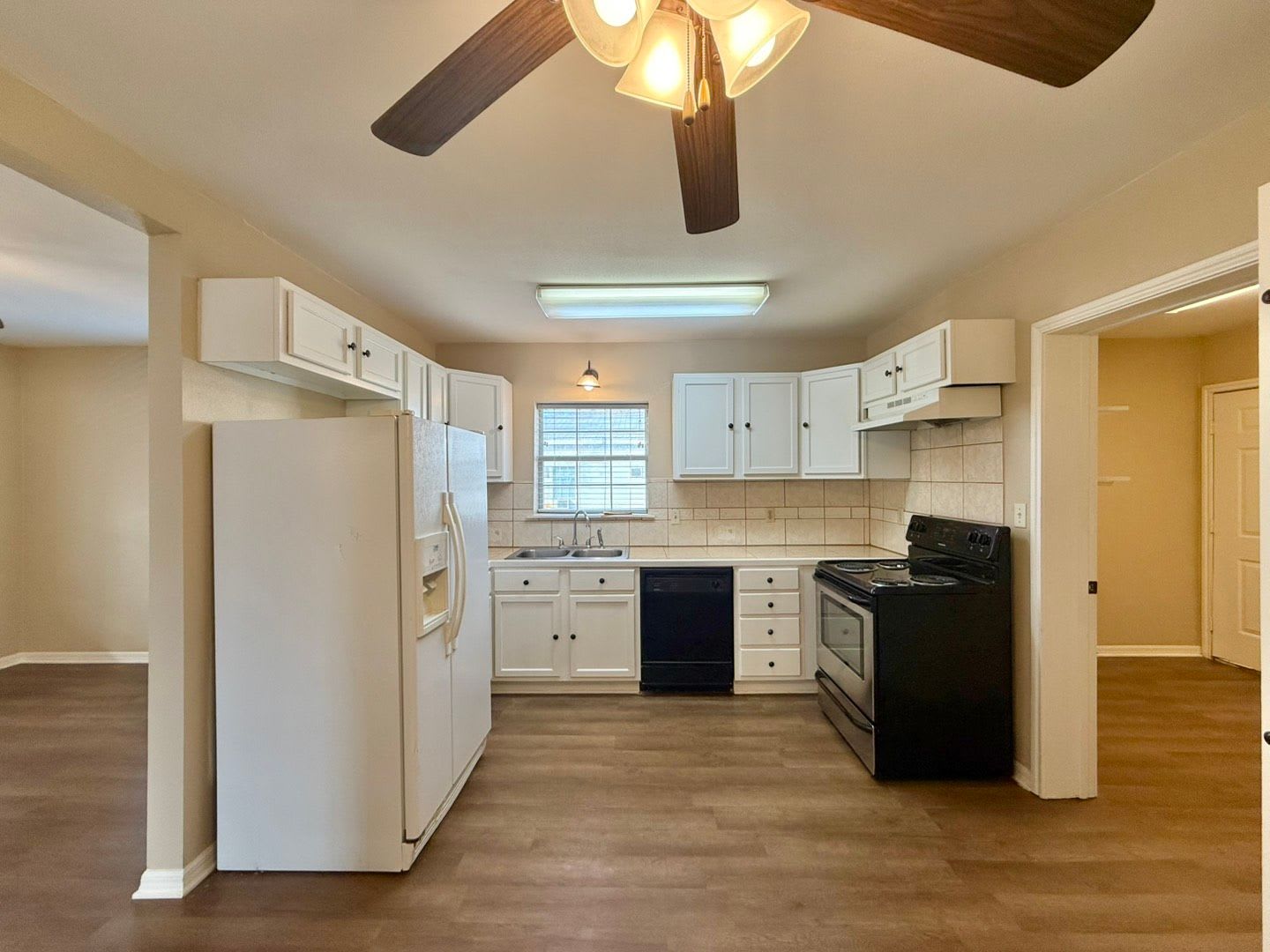 Tour Today! Adorable 2 Bedroom 1 Bath Home in West Tyler! – photo 4