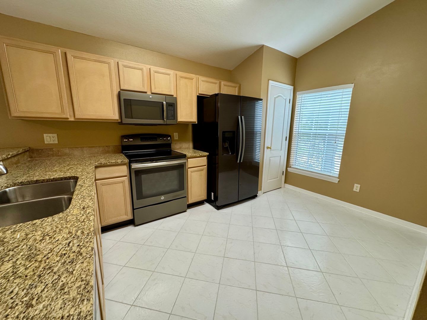 IMMACULATE 2 Bedroom / 2 Bathroom in Country Club of Mount Dora! – photo 5