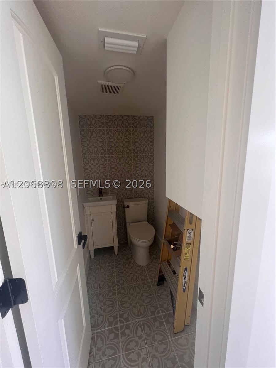 271 NE 12th Ave – photo 3