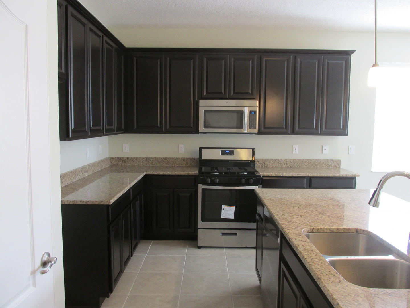 3 Bedroom 2 Bath Plus Office Room 2 Car Garage Single Family Home At2404 Sabastian St Mount Dora Fl 32757 For Rent – photo 3