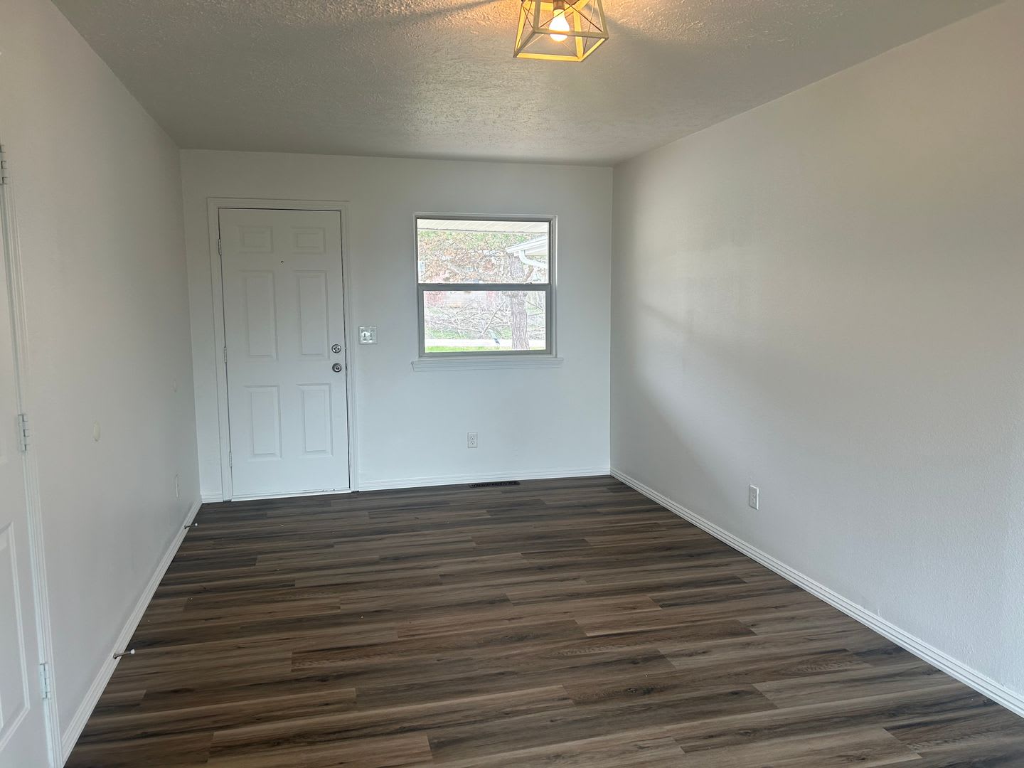 Newly Renovated 3 bedroom home – photo 2
