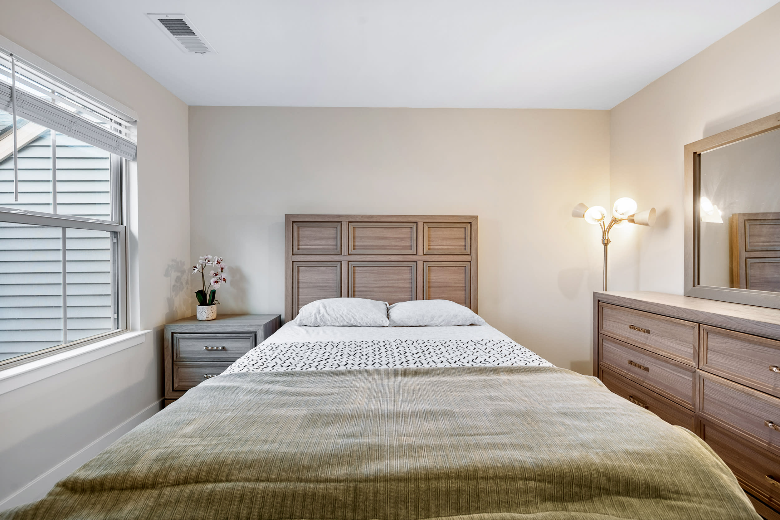 6147 Dock St – photo 3
