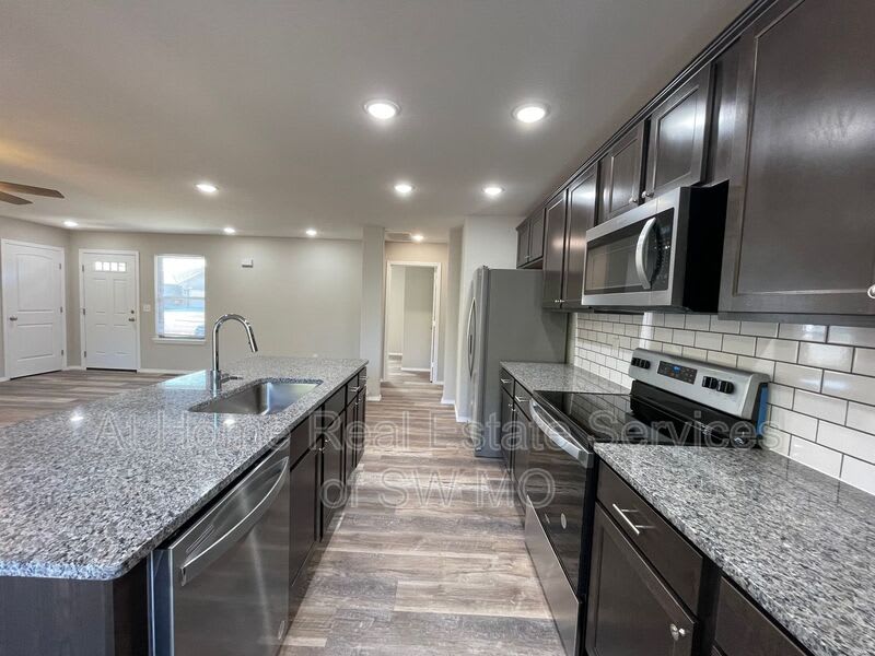 1901 S 15th Ave – photo 5