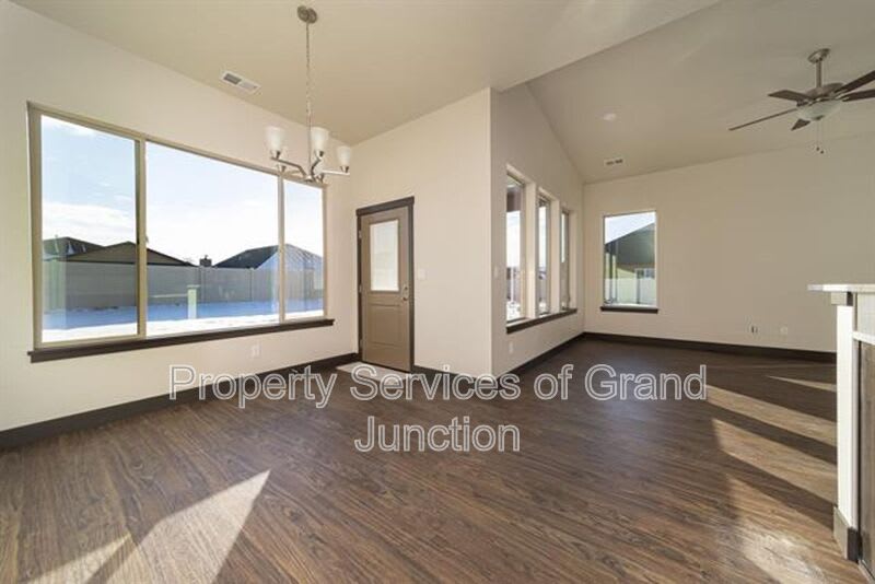 2469 Apex Avenue – photo 5